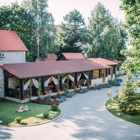 Curtea Boierului Hotel Peresecina Eksteriør bilde