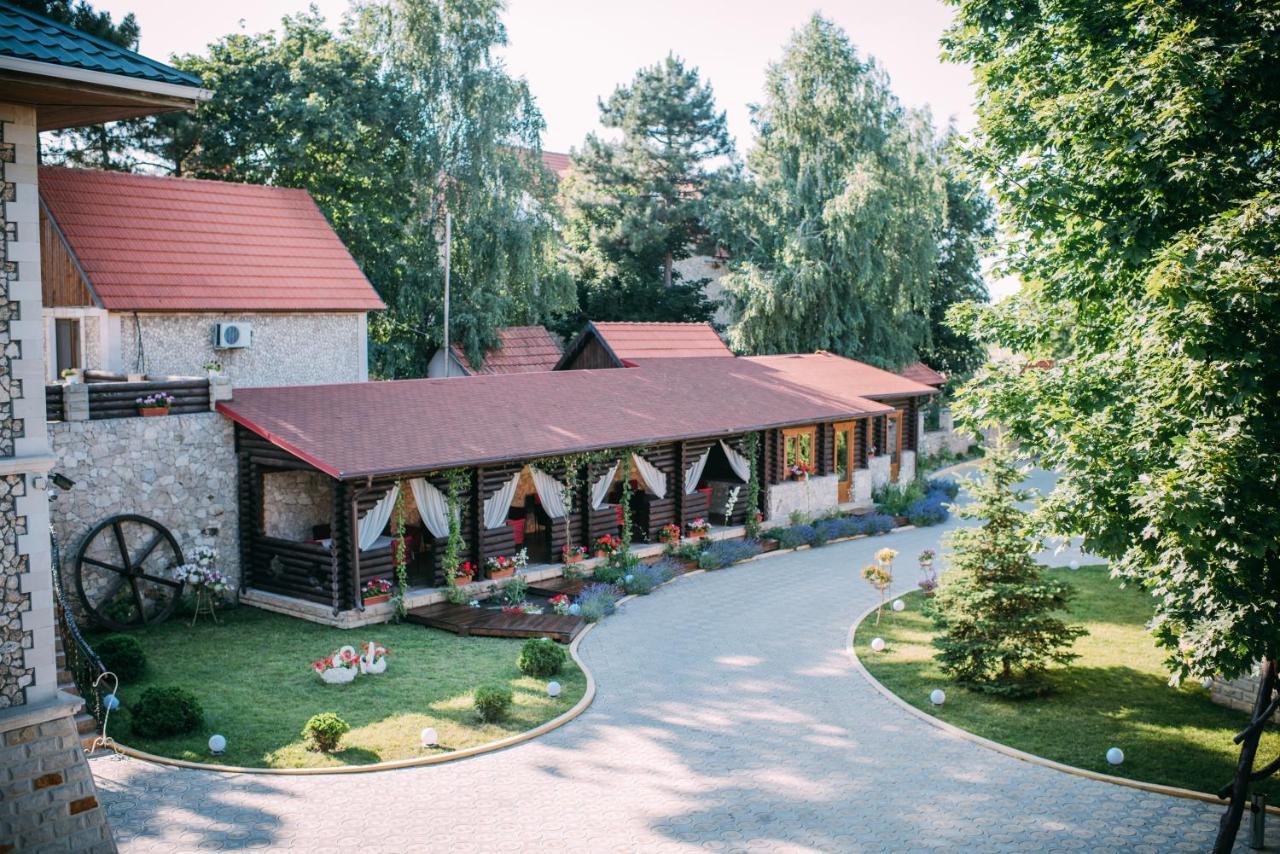 Curtea Boierului Hotel Peresecina Eksteriør bilde